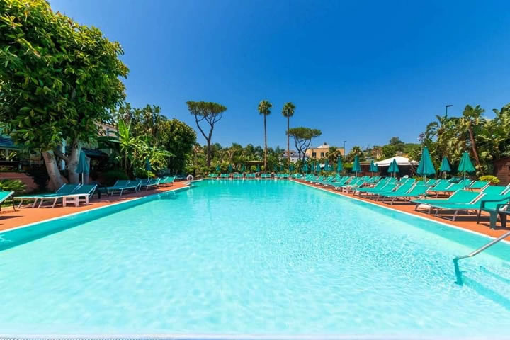 Offerta Last Minute Terme Ischia — Vacanza a Giugno all’Hotel Re Ferdinando in Centro con Piscine Termali